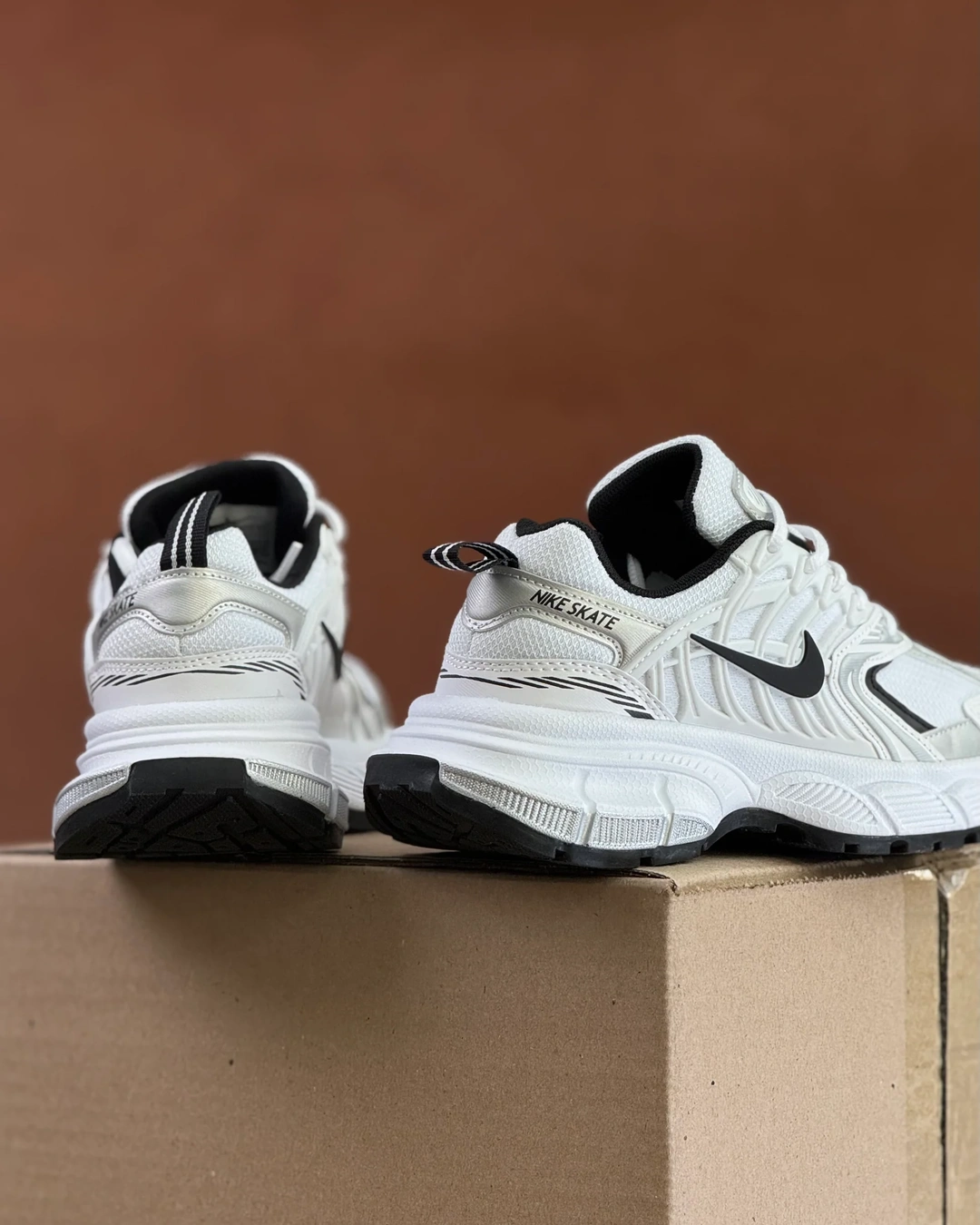 Nike Skate V2 “White And Black" - Imagen 2