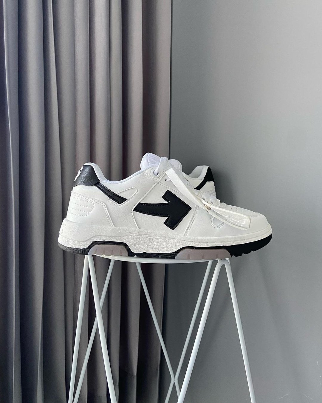 Off-White Out Of Office "White and Black"